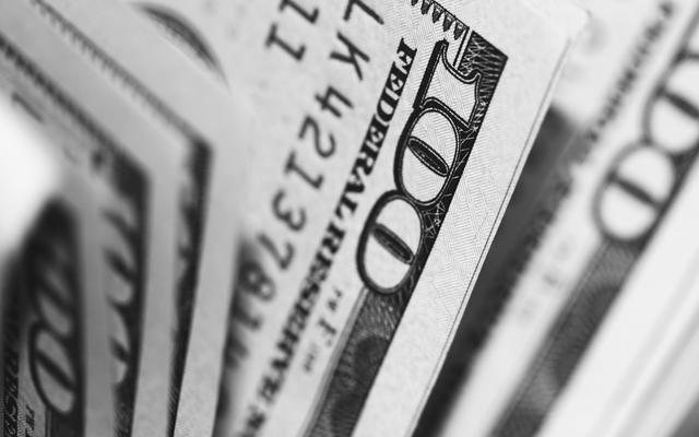 A set of $100 bills.