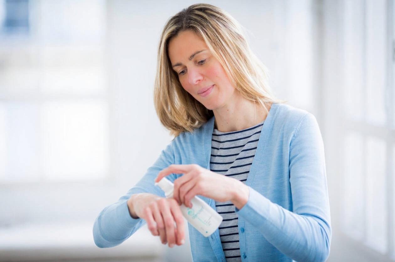 woman-applying-an-estrogen-gel-on-her-hands-for-a-hormone-replacement-kp4mym.jpeg