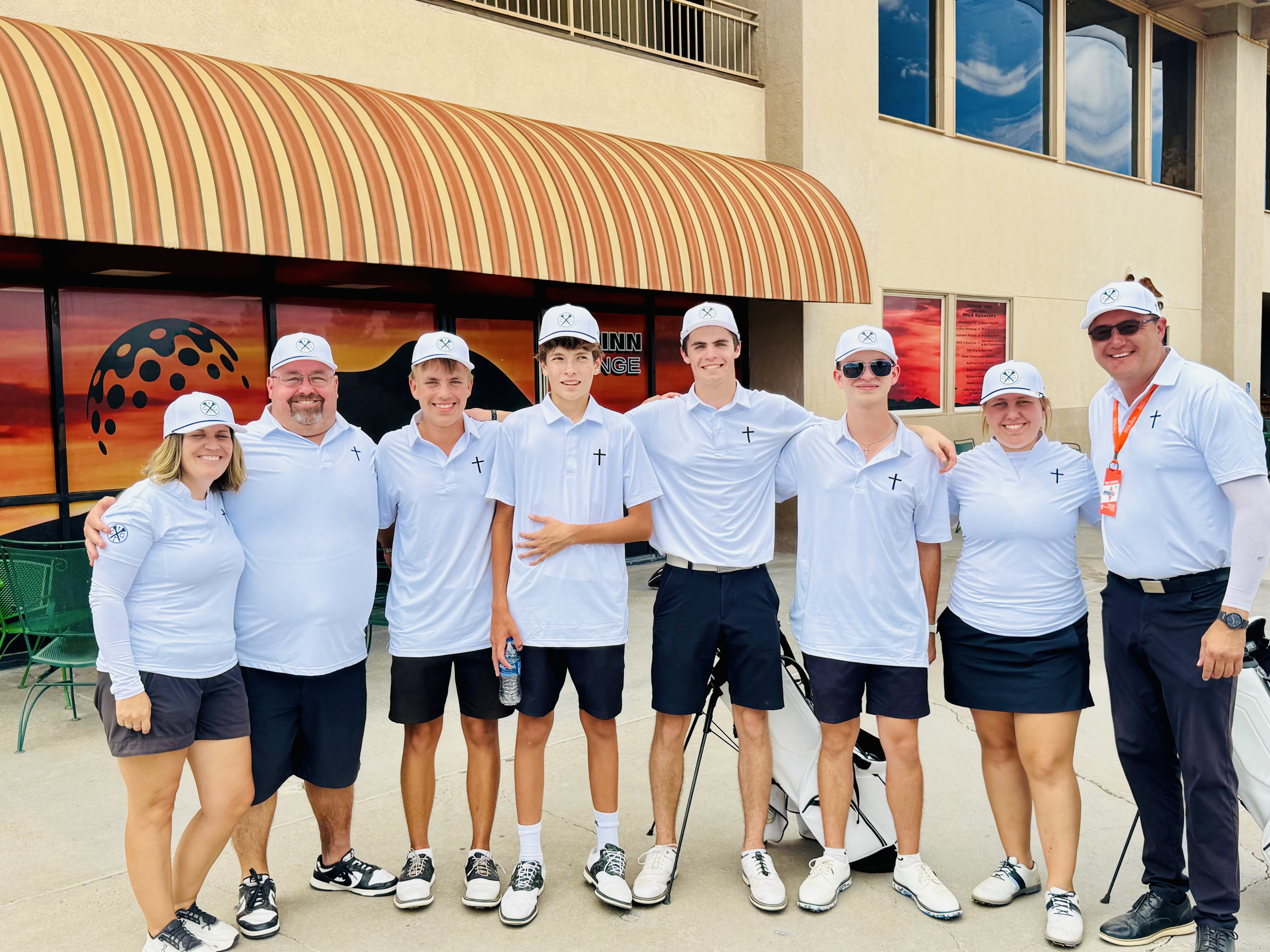 SonBlazers golf team at Mayfield Season Opener