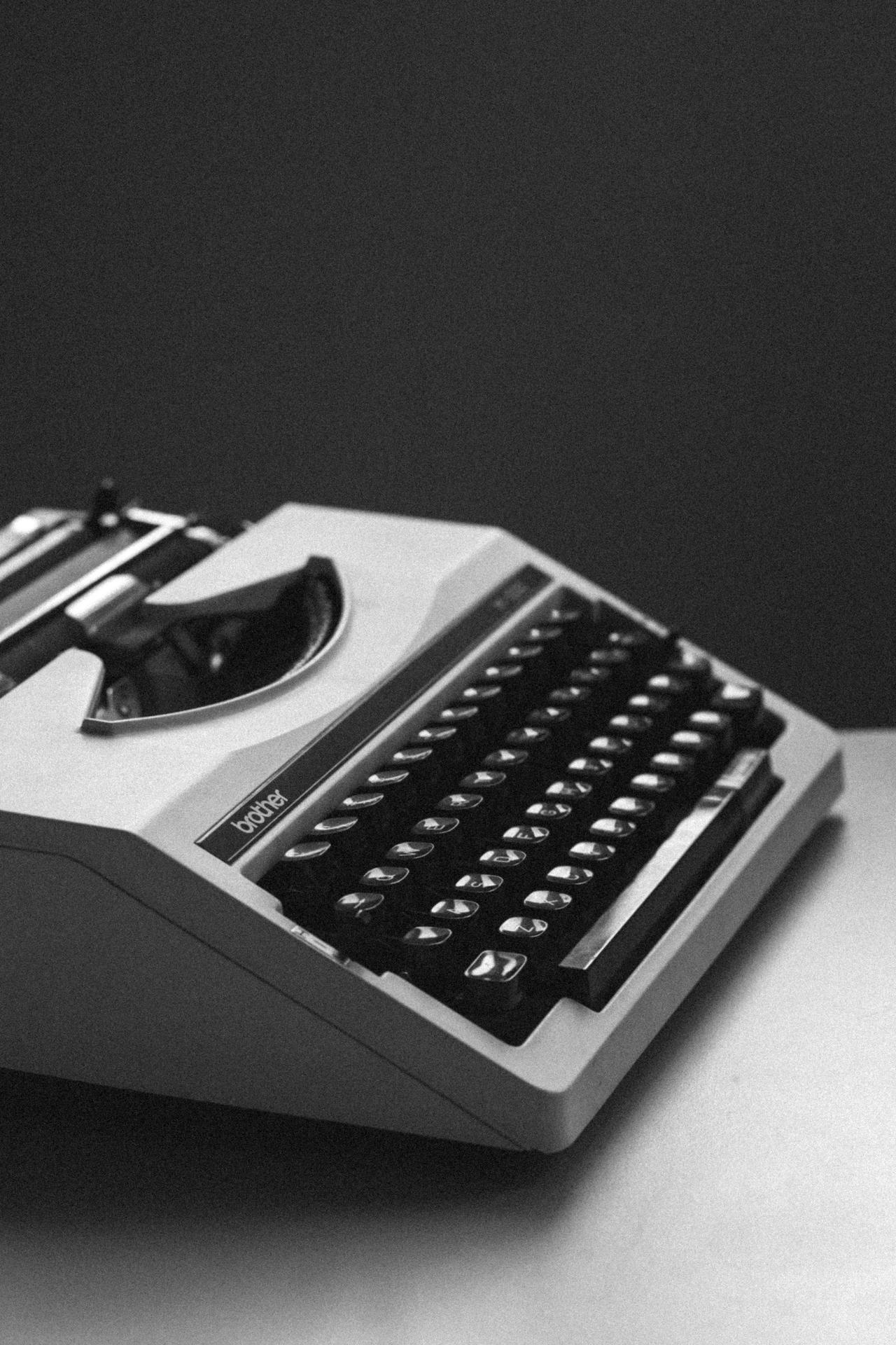 Description makes your photo more discoverable.
Typewriter