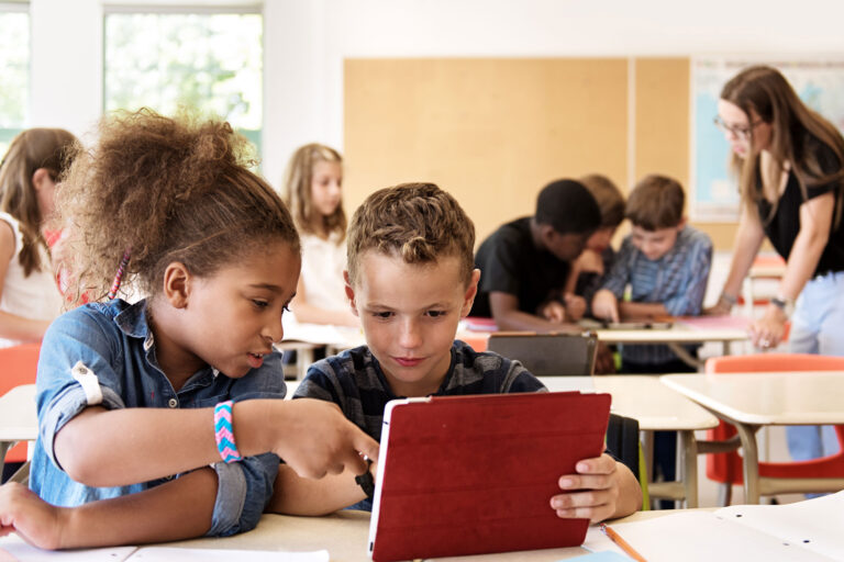 Elementary school financial literacy program for ages 7-12 - Teaching children about money and saving