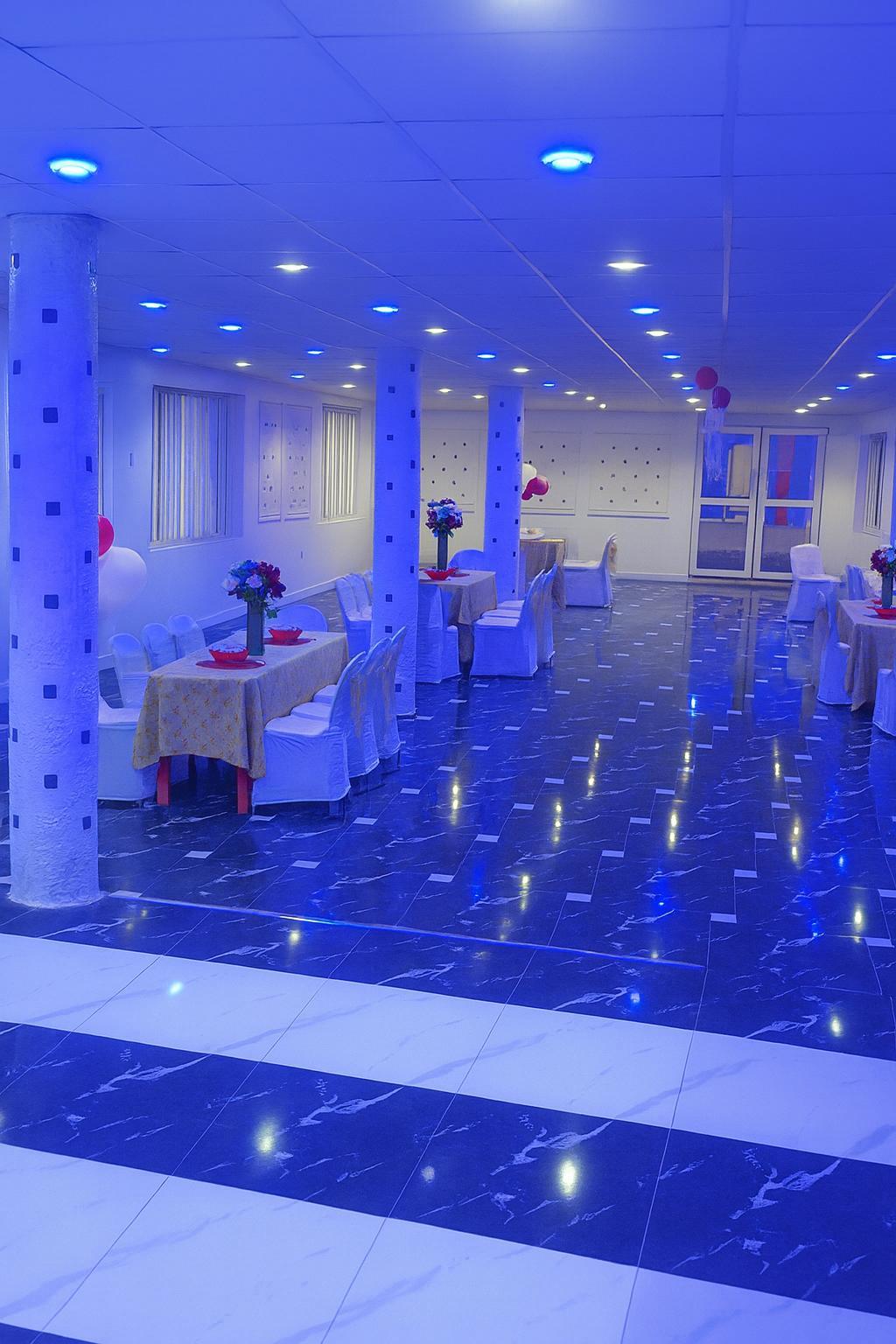 hall 003.jpg