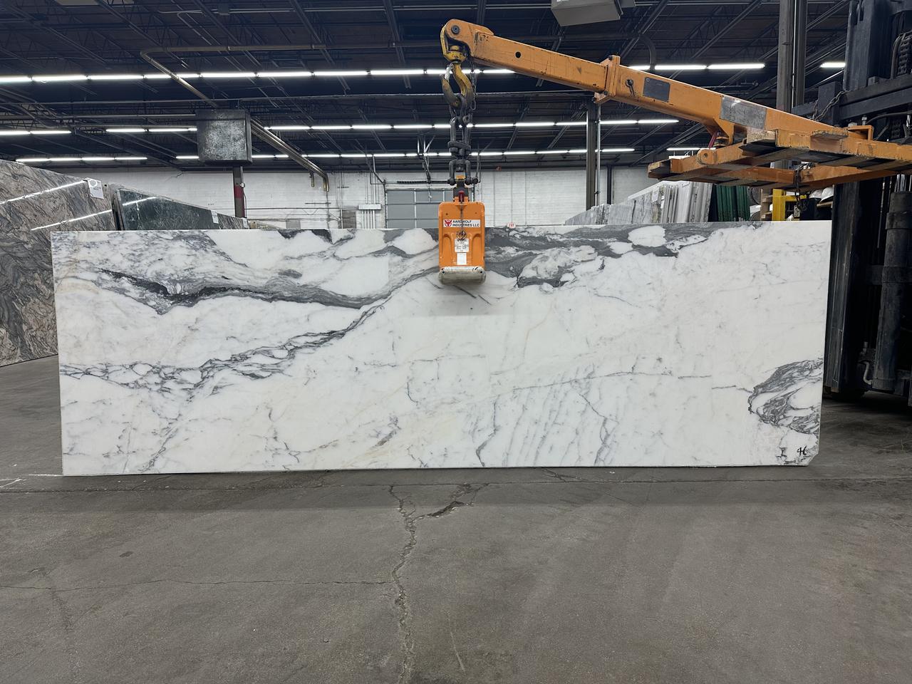 calacatta corchia 118x37.jpg