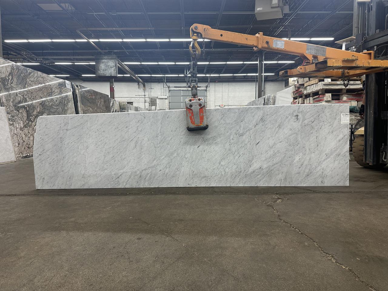 white carrara 2cm 120x29.jpg