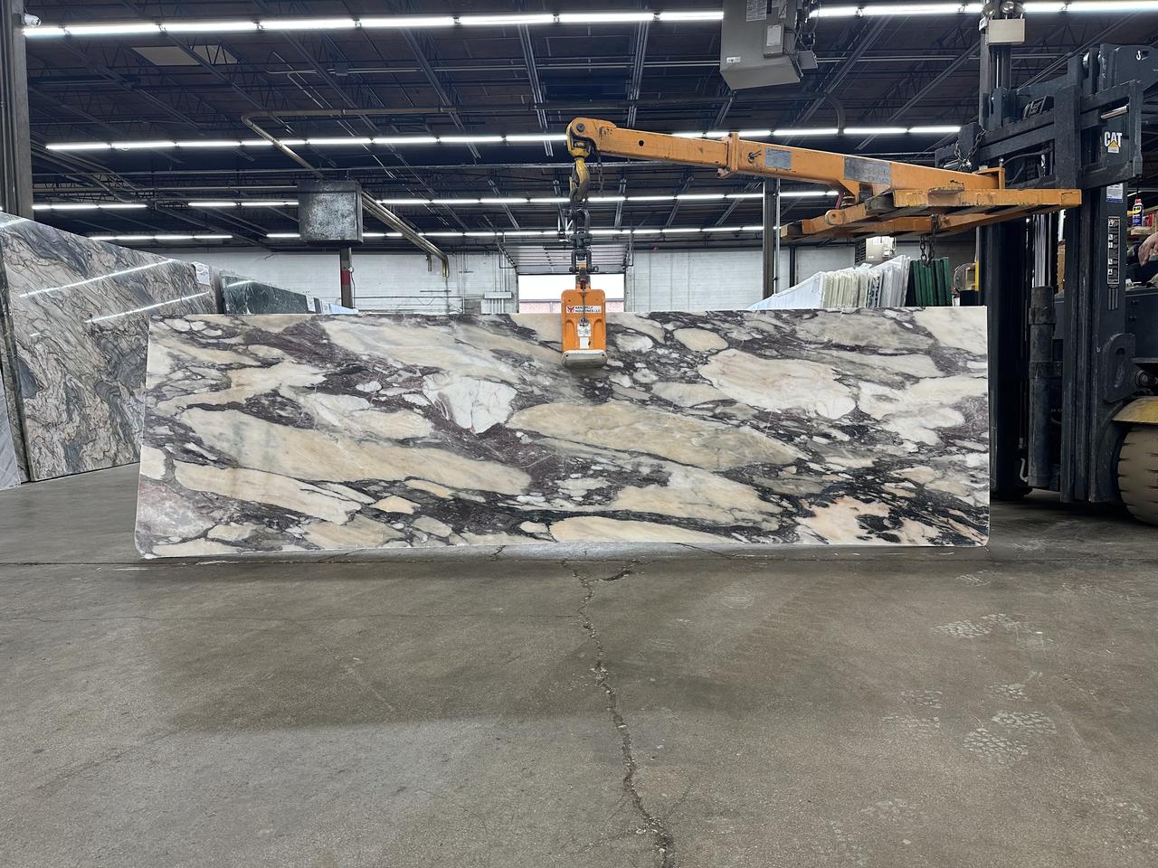 calacatta retro (viola) 132x37.jpg