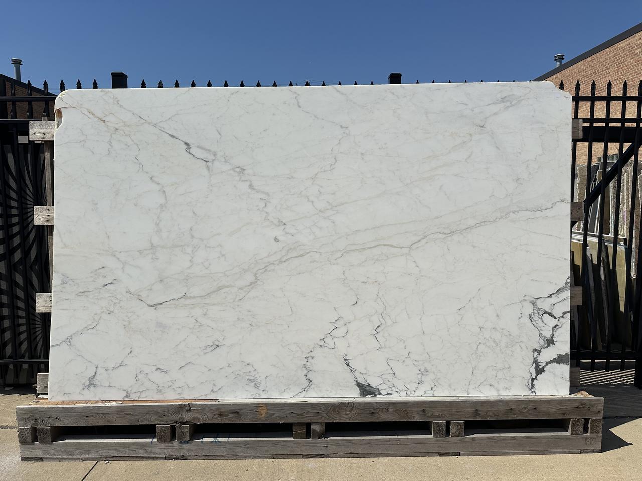 calacatta cremo honed 2cm 119x71.jpeg