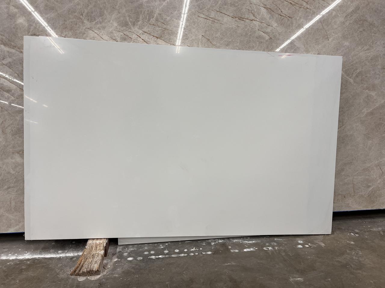 super pure white quartz 3cm - 2cm 50x30.jpg