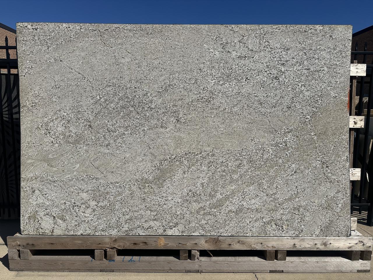 lucky white 120x77.jpg