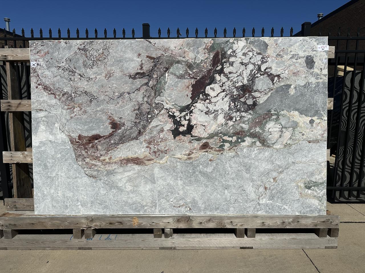 four season 2cm 112x66.jpg