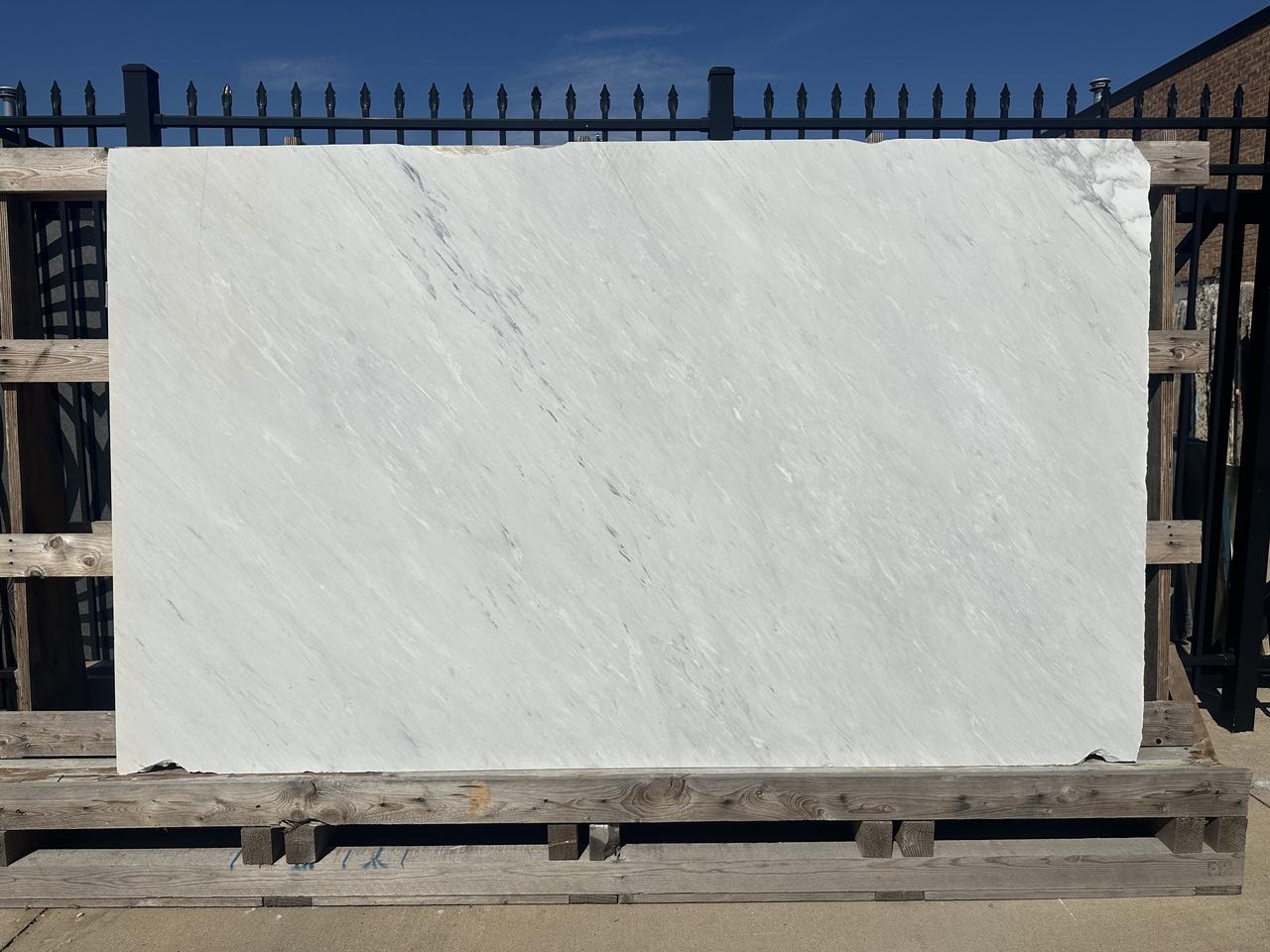 calacatta apuano honed 2cm 106x64.jpg