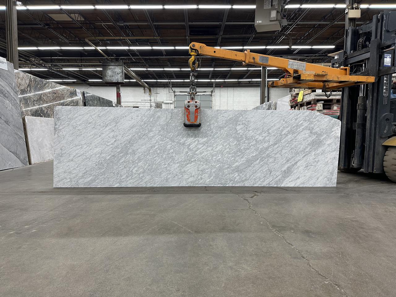 white carrara 3cm 133x36.jpg