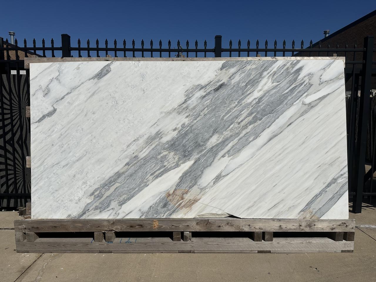 calacatta apuano honed 125x62.jpg