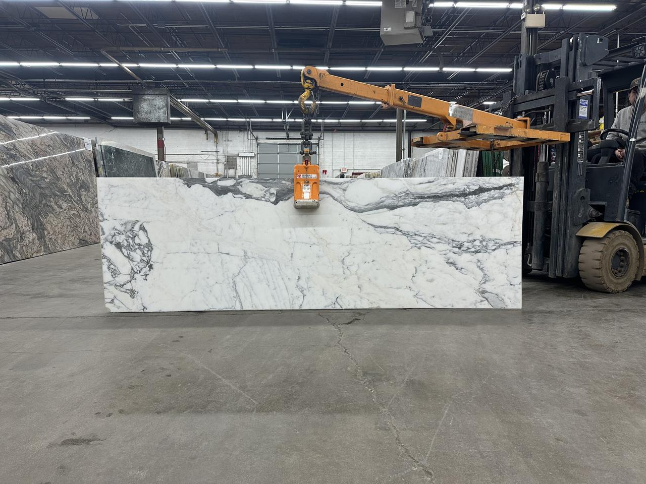 calacatta corchia 118x37.jpg