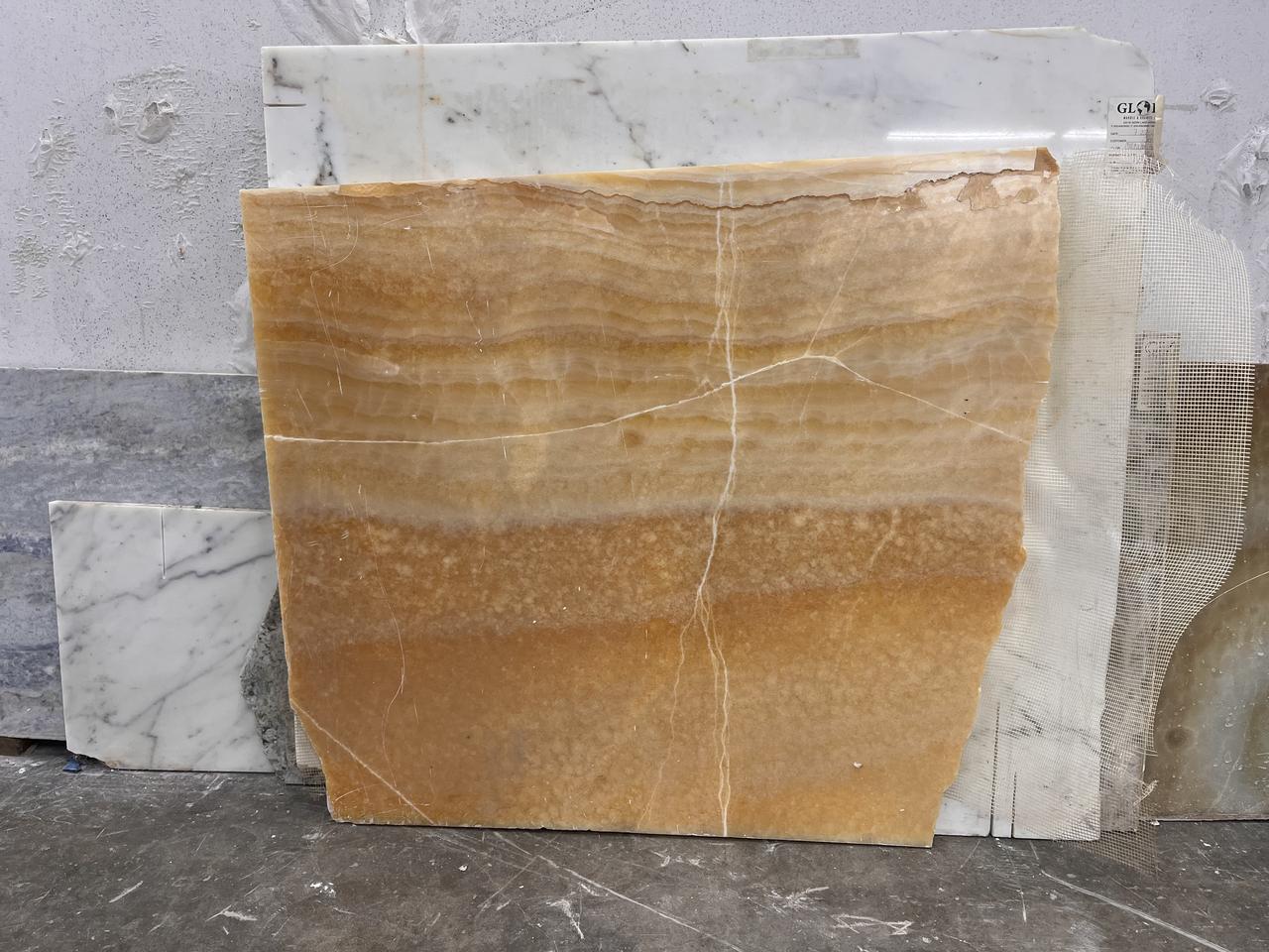 giallo onyx 2cm 73x37.jpg