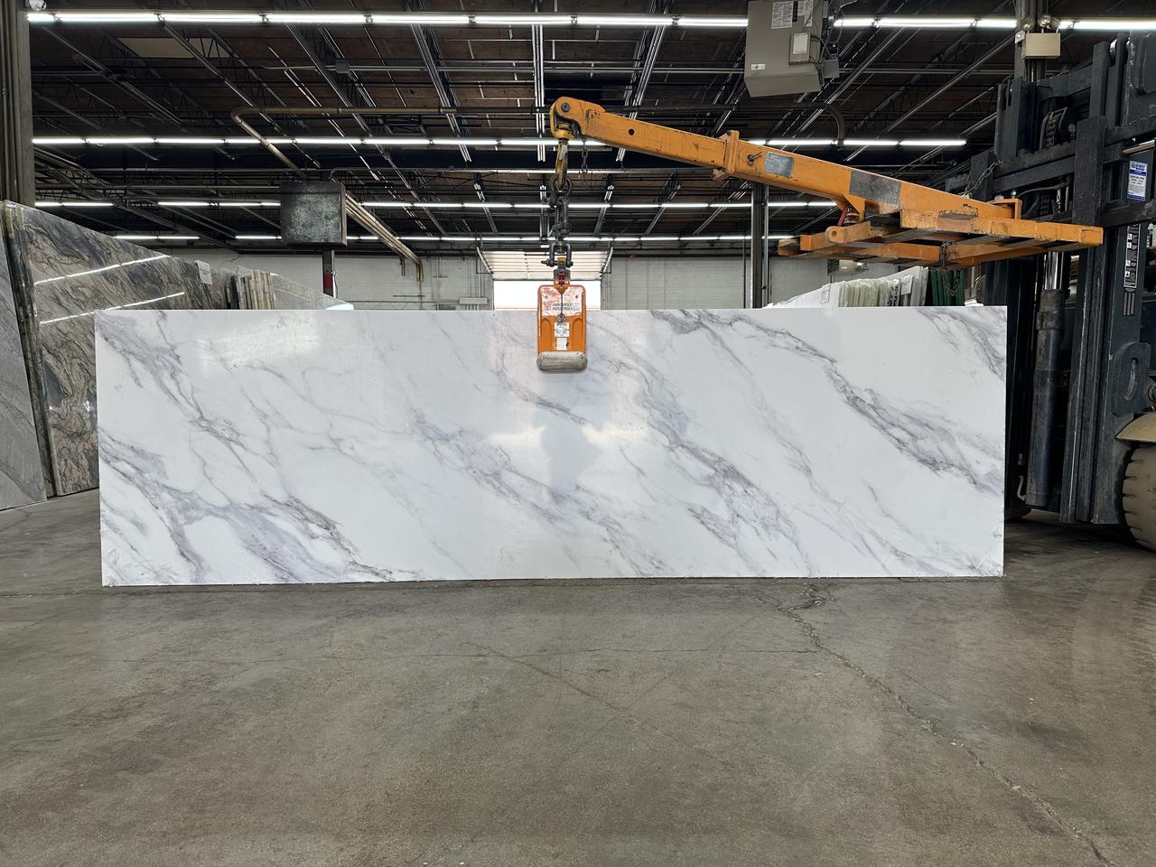 calacatta alina 130x39.jpg