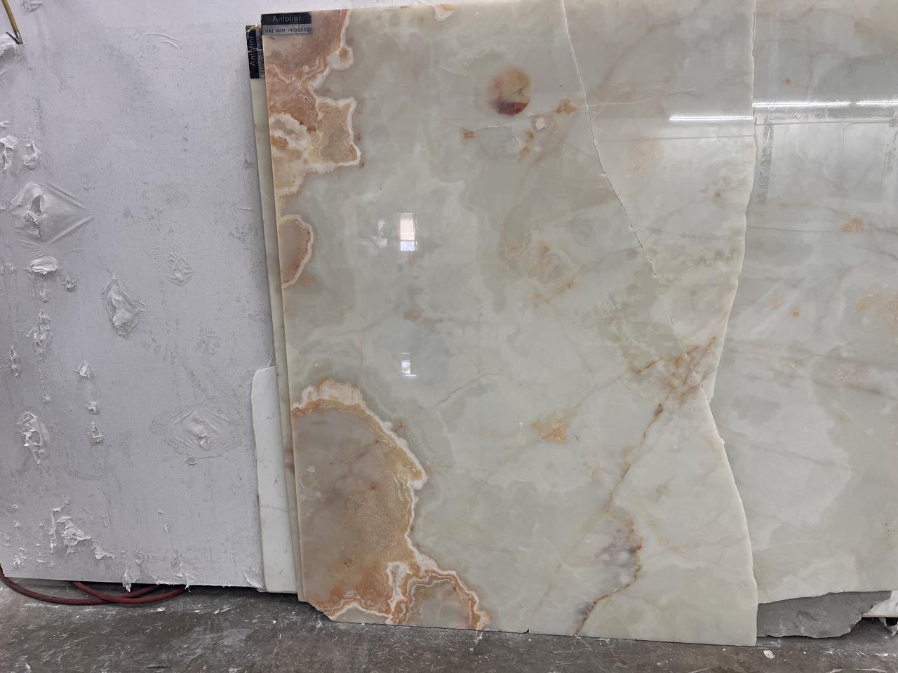 white onyx 2cm 40x66 (cracked).jpg