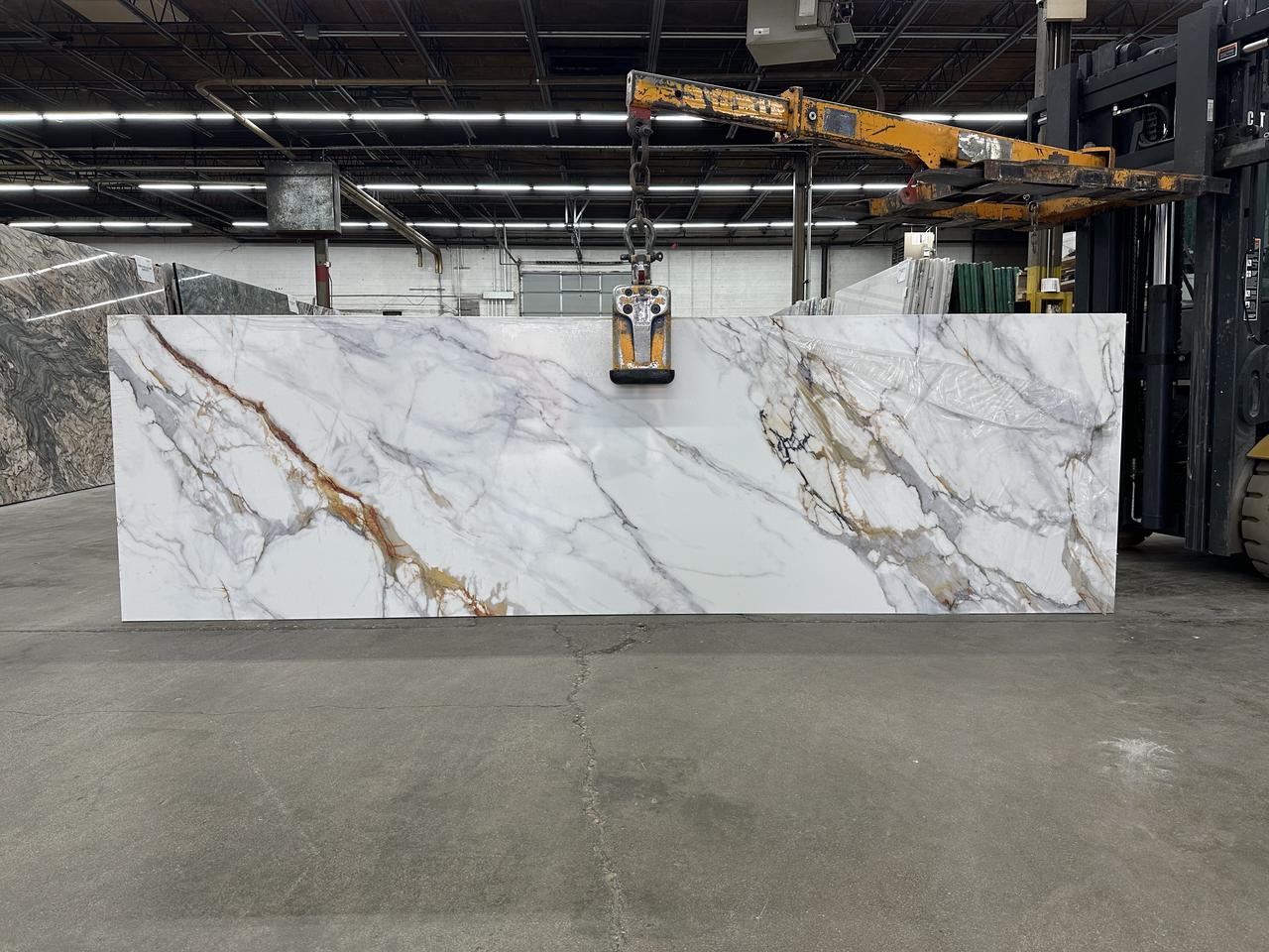 calacatta agra jumbo 130x39.jpg