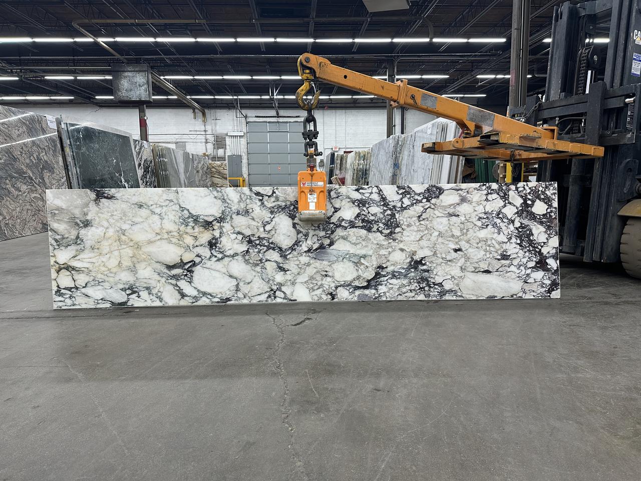 calacatta viola 2cm 125x28.jpg