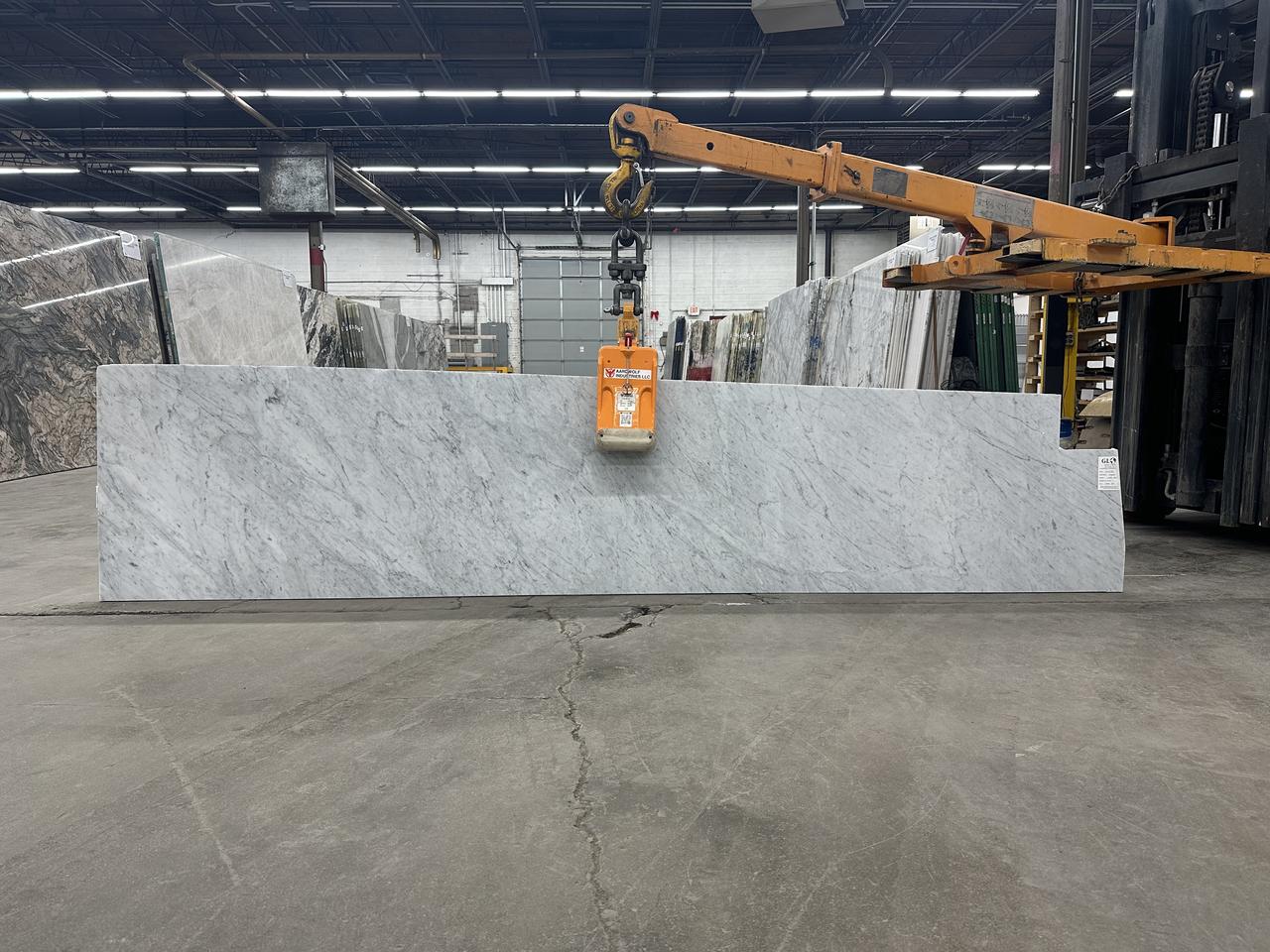 white carrara 2cm 113x23.jpg