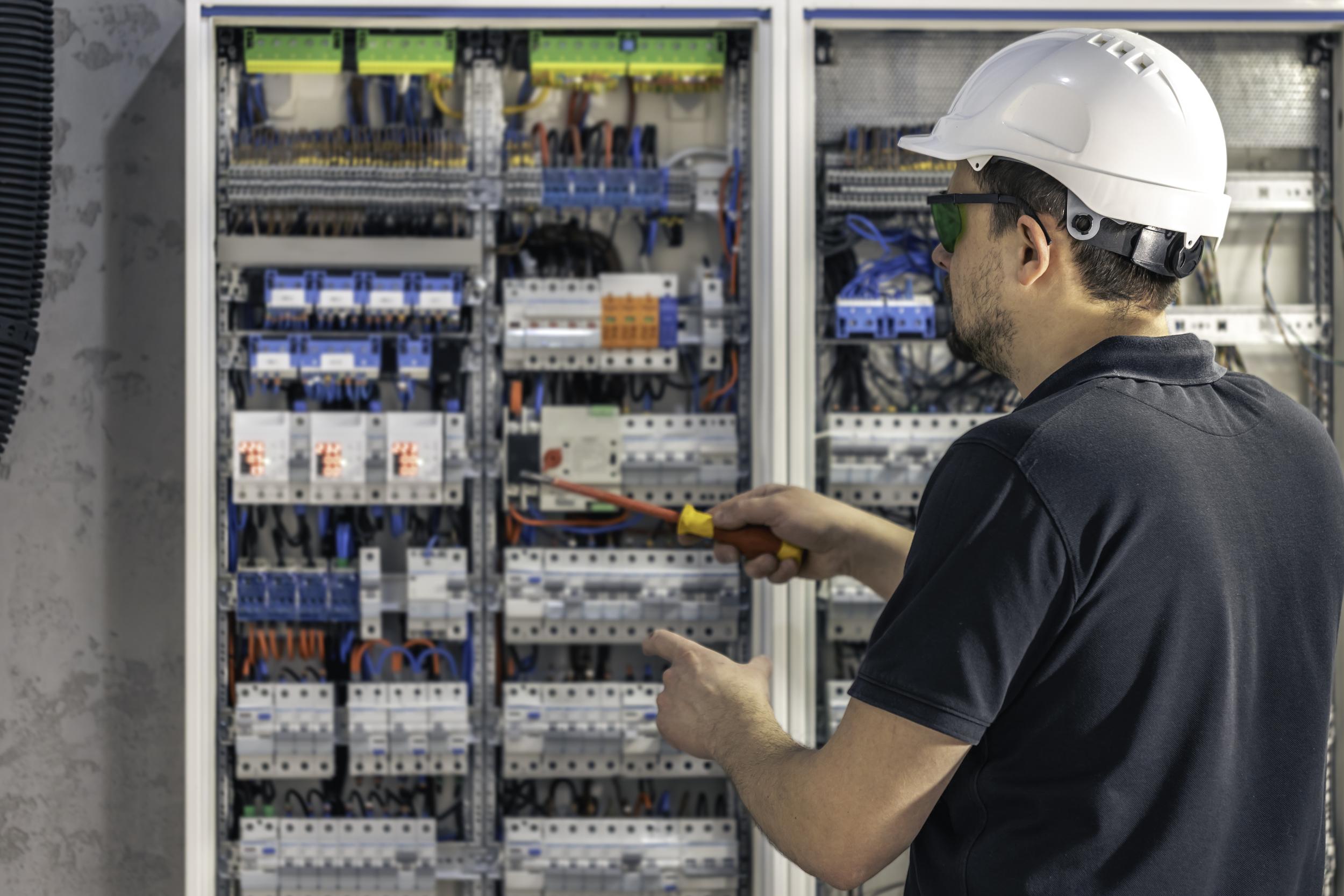 a-male-electrician-works-in-a-switchboard-using-an-2026-01-08-22-31-05-utc.jpg