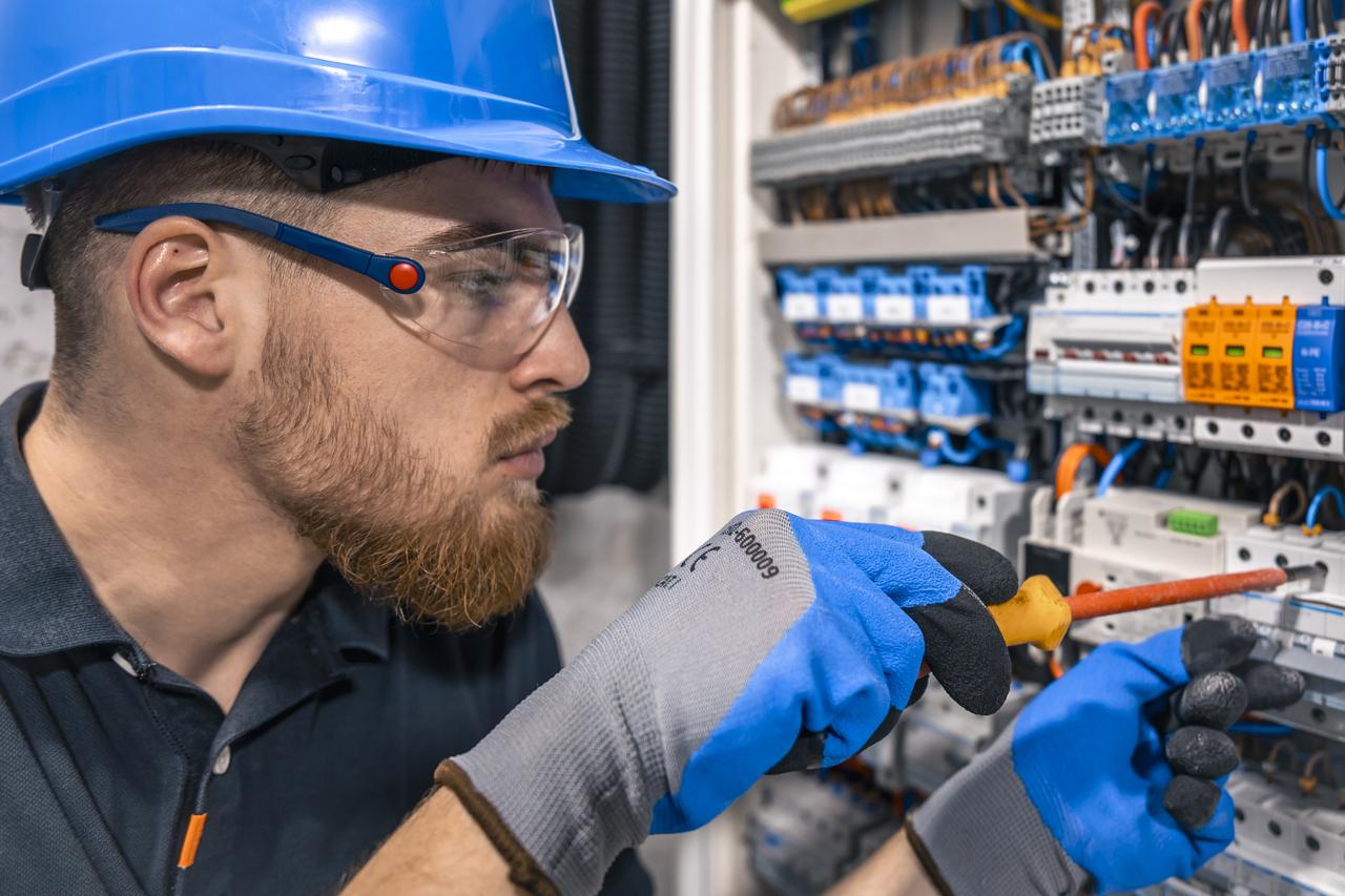 male-electrician-working-in-a-switchboard-with-fus-2026-01-09-01-19-14-utc.jpg
