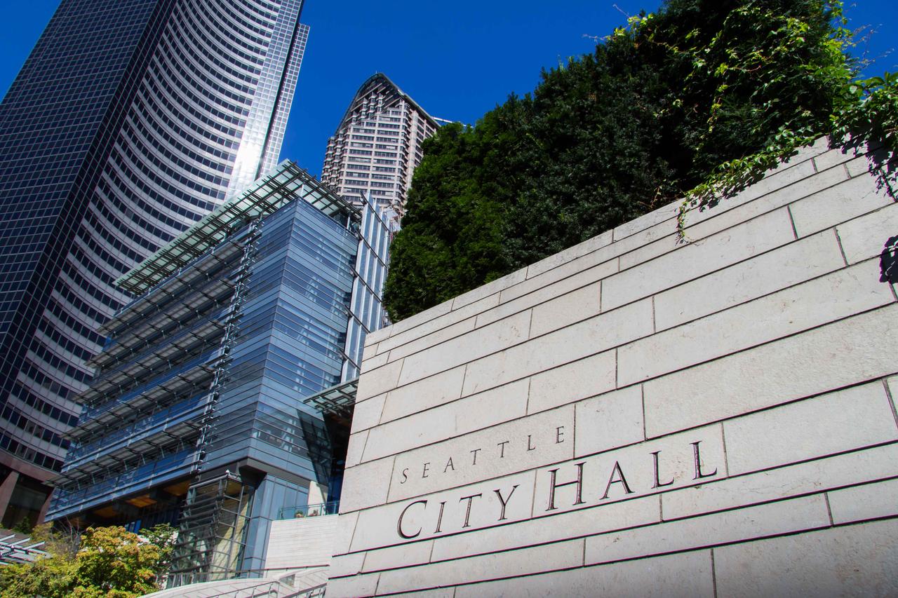 seattle_city_hall_(31068413745).jpg