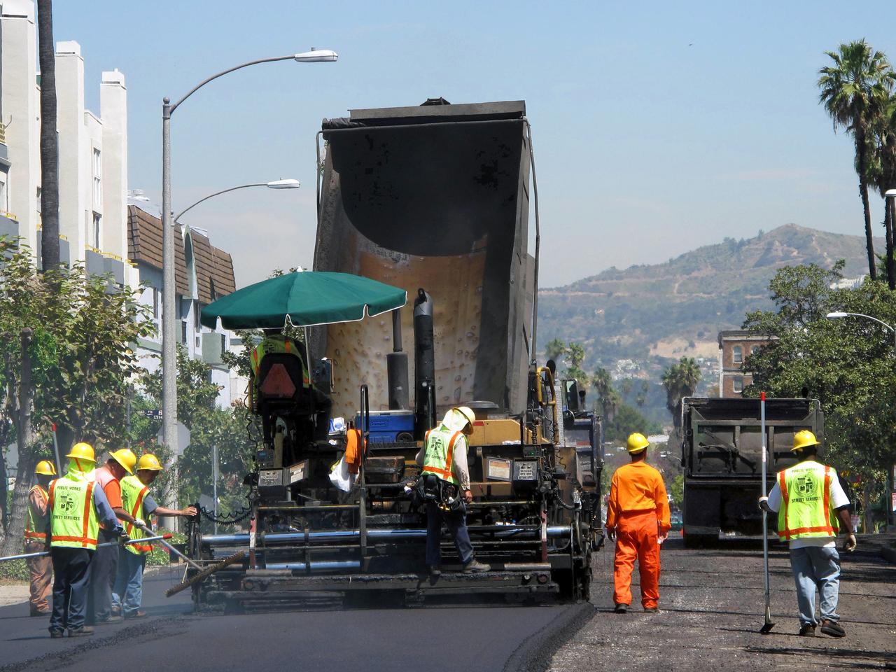 road_resurfacing_crew.jpg