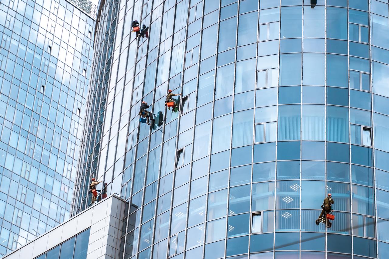 workers-washing-windows-office-building.jpg