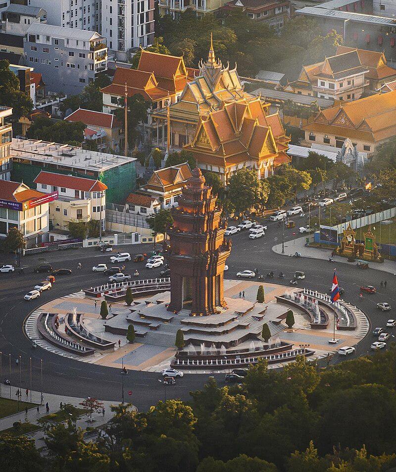 phnom_penh_independence_monument.jpg