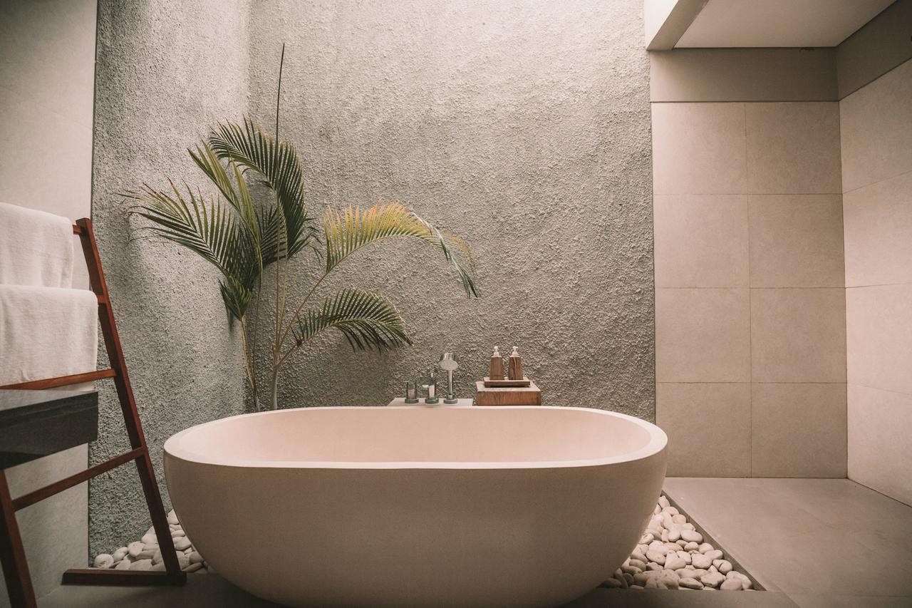 Comprehensive hotel renovation services
