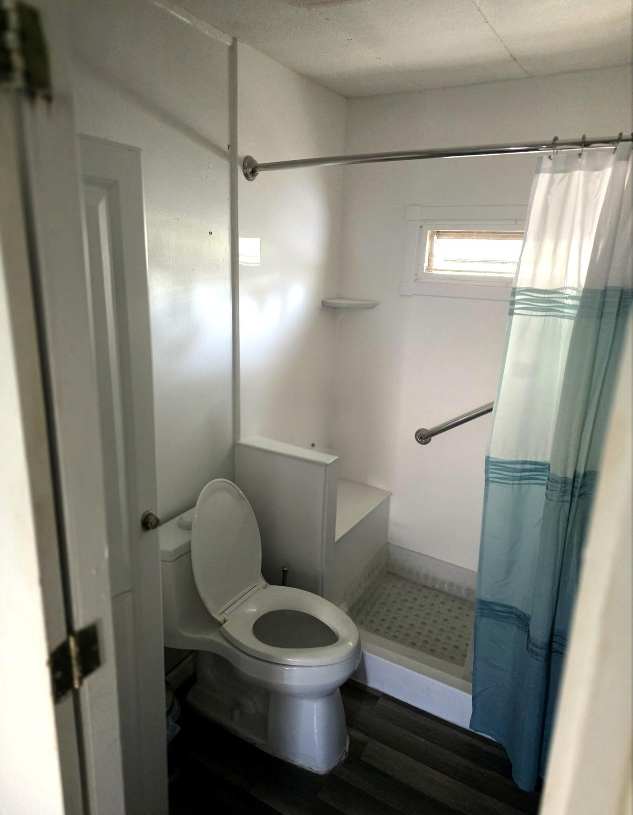 bathroom_clean.jpg