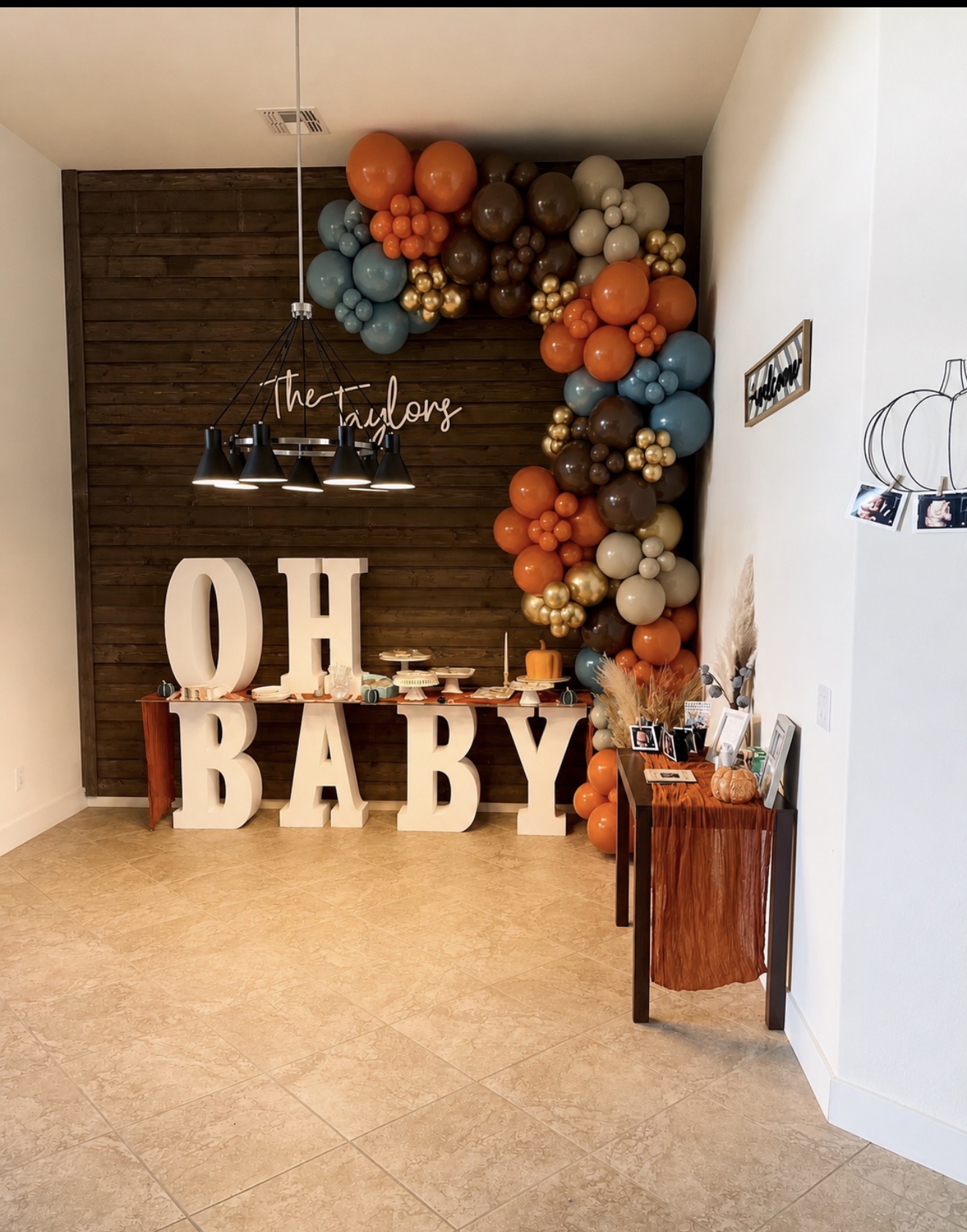 Modern balloon décor