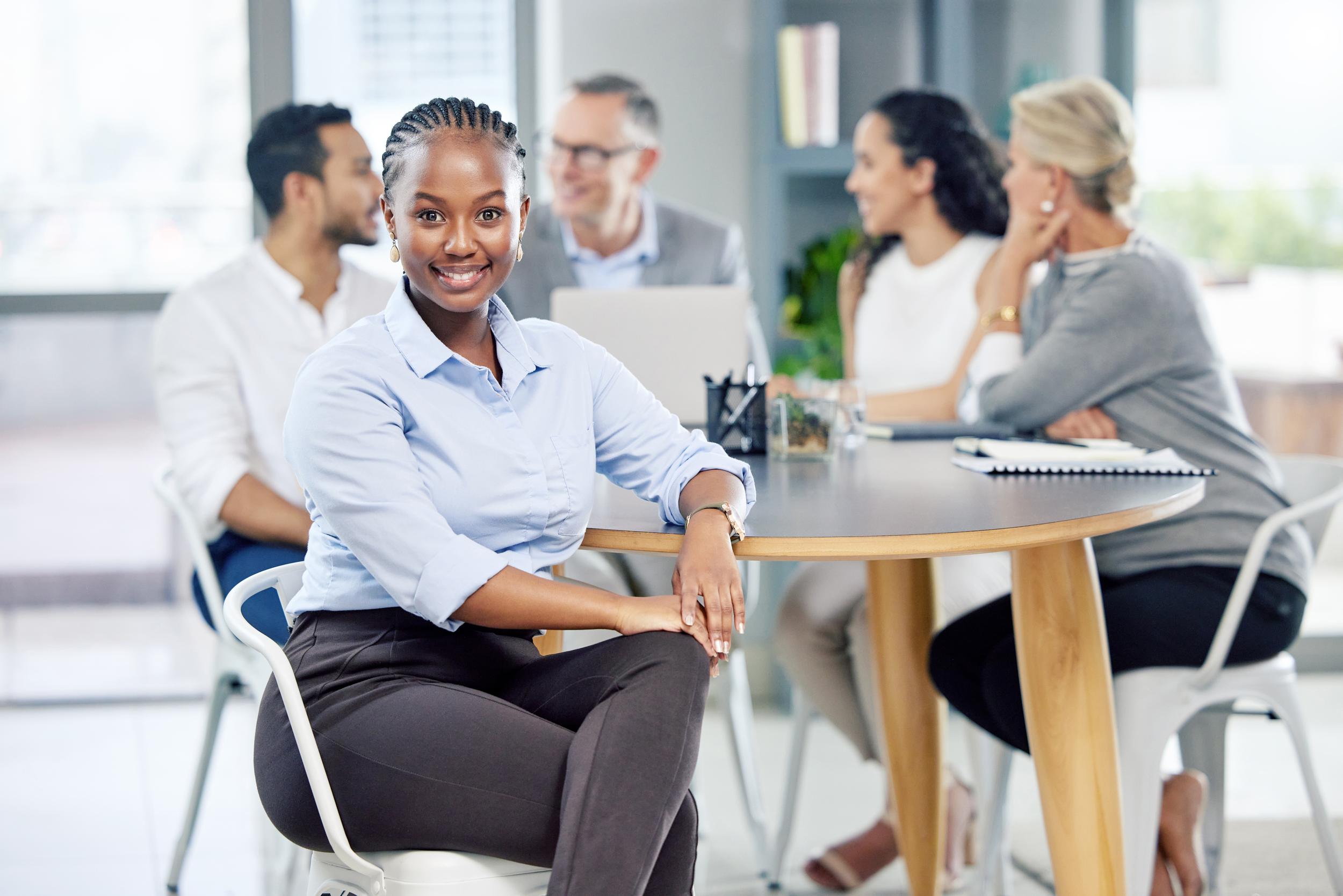 business-meeting-with-smiling-woman-in-the-foregro-2026-01-09-09-53-30-utc.jpg