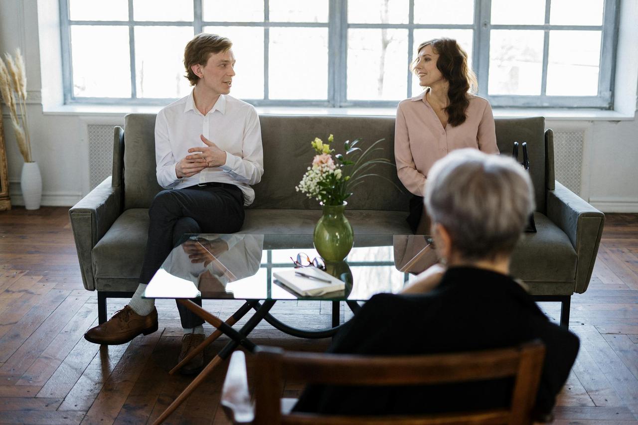 Couple starting online therapy with a licensed psychologist in Lebanon — Cognitive Analytica provides secure and supportive mental health sessions.