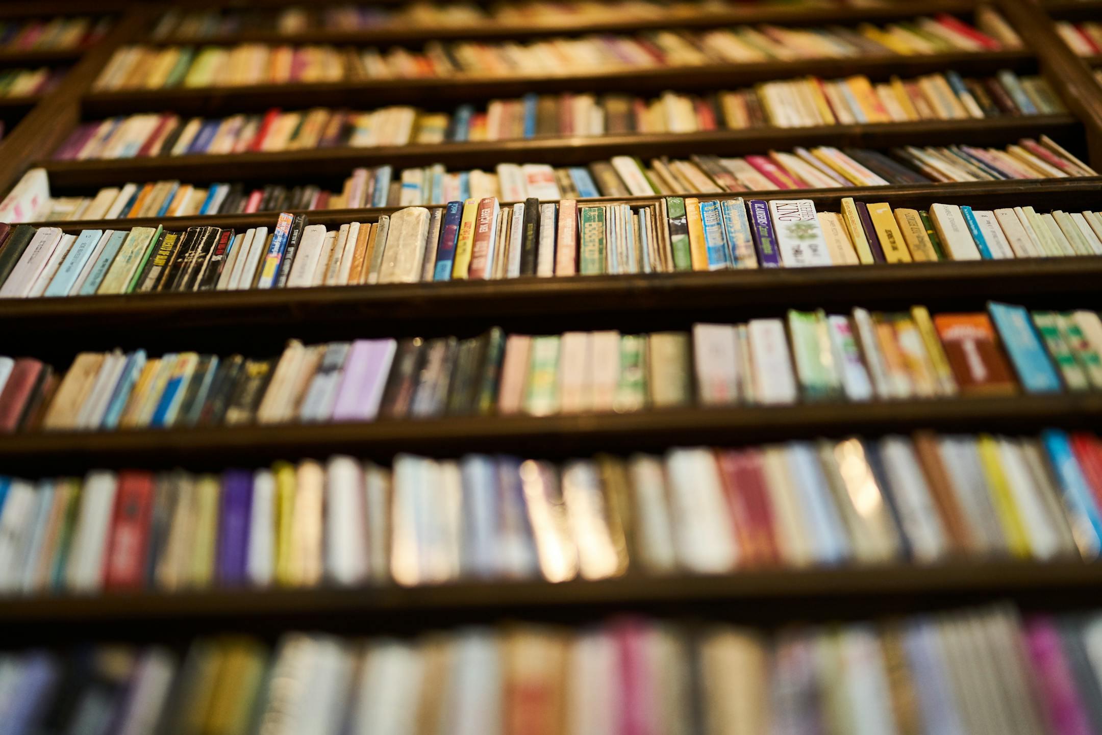 Bookshelf filled with books symbolizing evidence-based therapy methods used by psychologists at Cognitive Analytica in Lebanon.