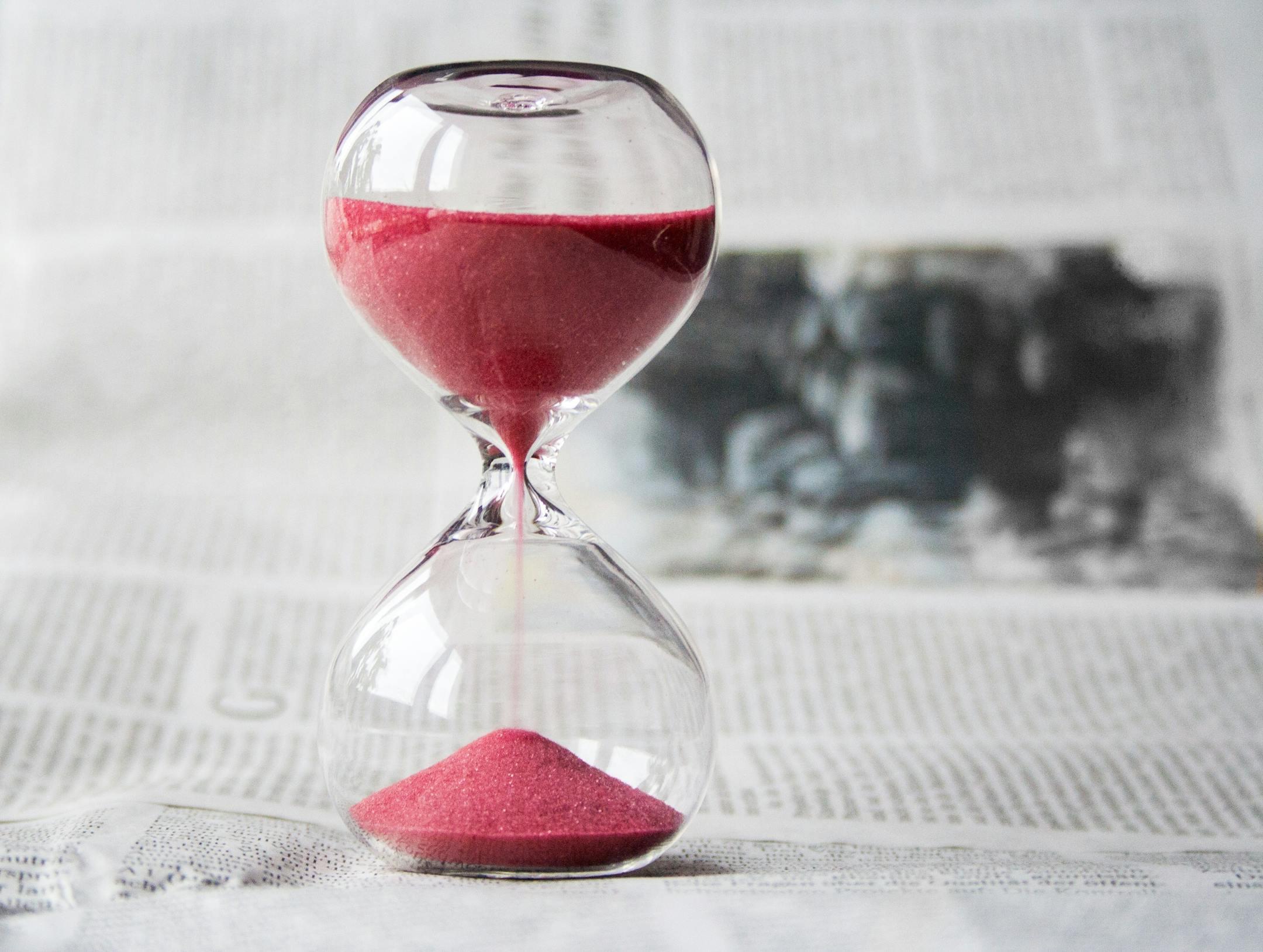 Close-up of a transparent hourglass, symbolizing the right time to seek therapy at Cognitive Analytica in Lebanon for emotional balance and mental clarity.