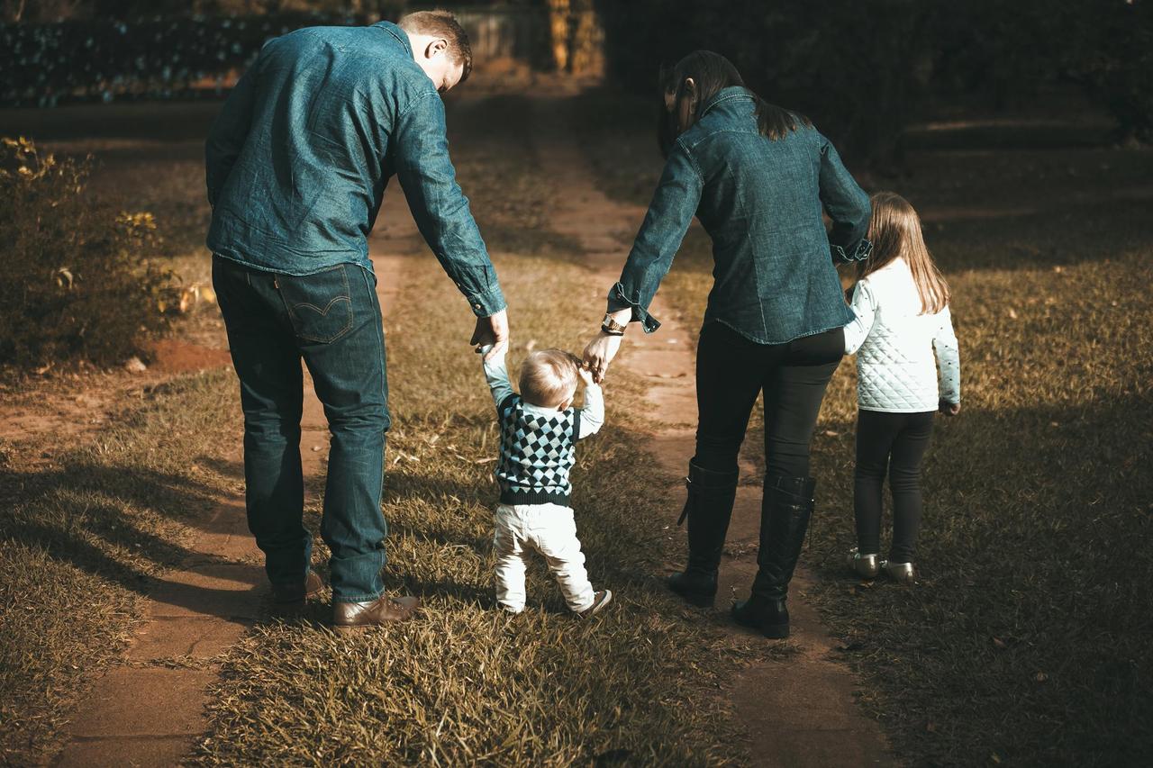 Family therapy in Lebanon – Cognitive Analytica offers counseling for parents, children, and couples to improve communication and emotional connection