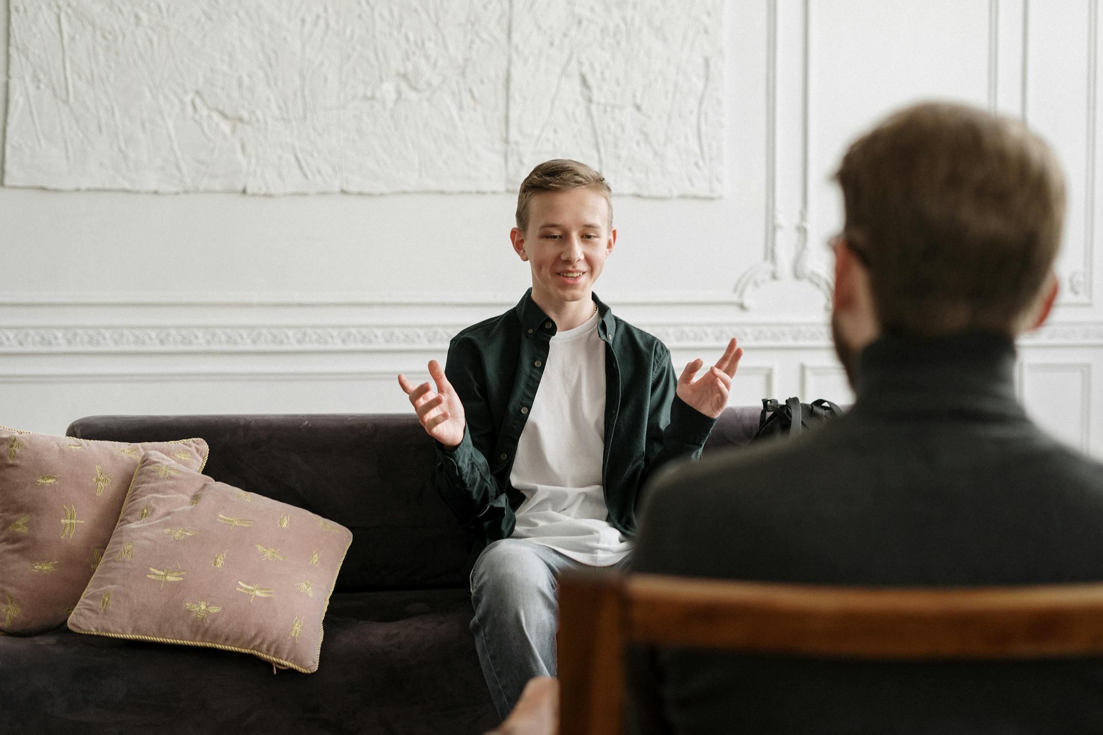A Cognitive Analytica psychologist and psychotherapist in Lebanon discussing treatment approaches face to face, representing collaboration and professional expertise in mental health care.
