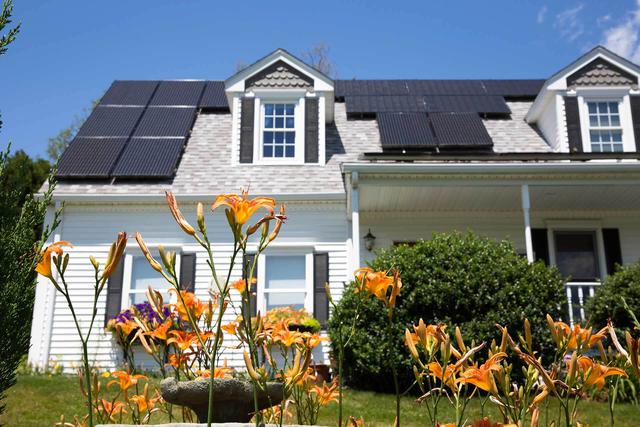 Image of the work done by certified solar panel installers in California.