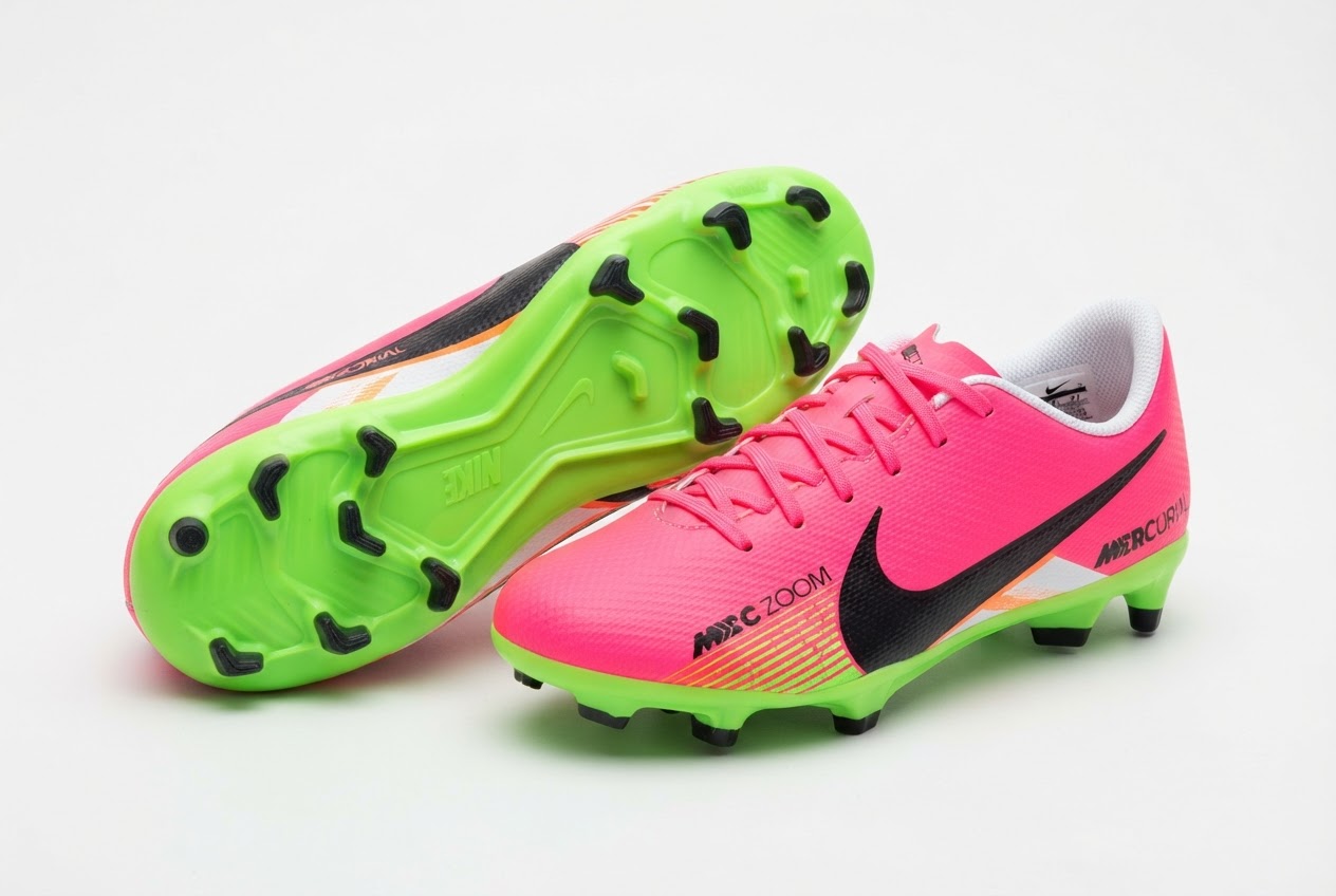 Junior Soccer Cleats – Size 5