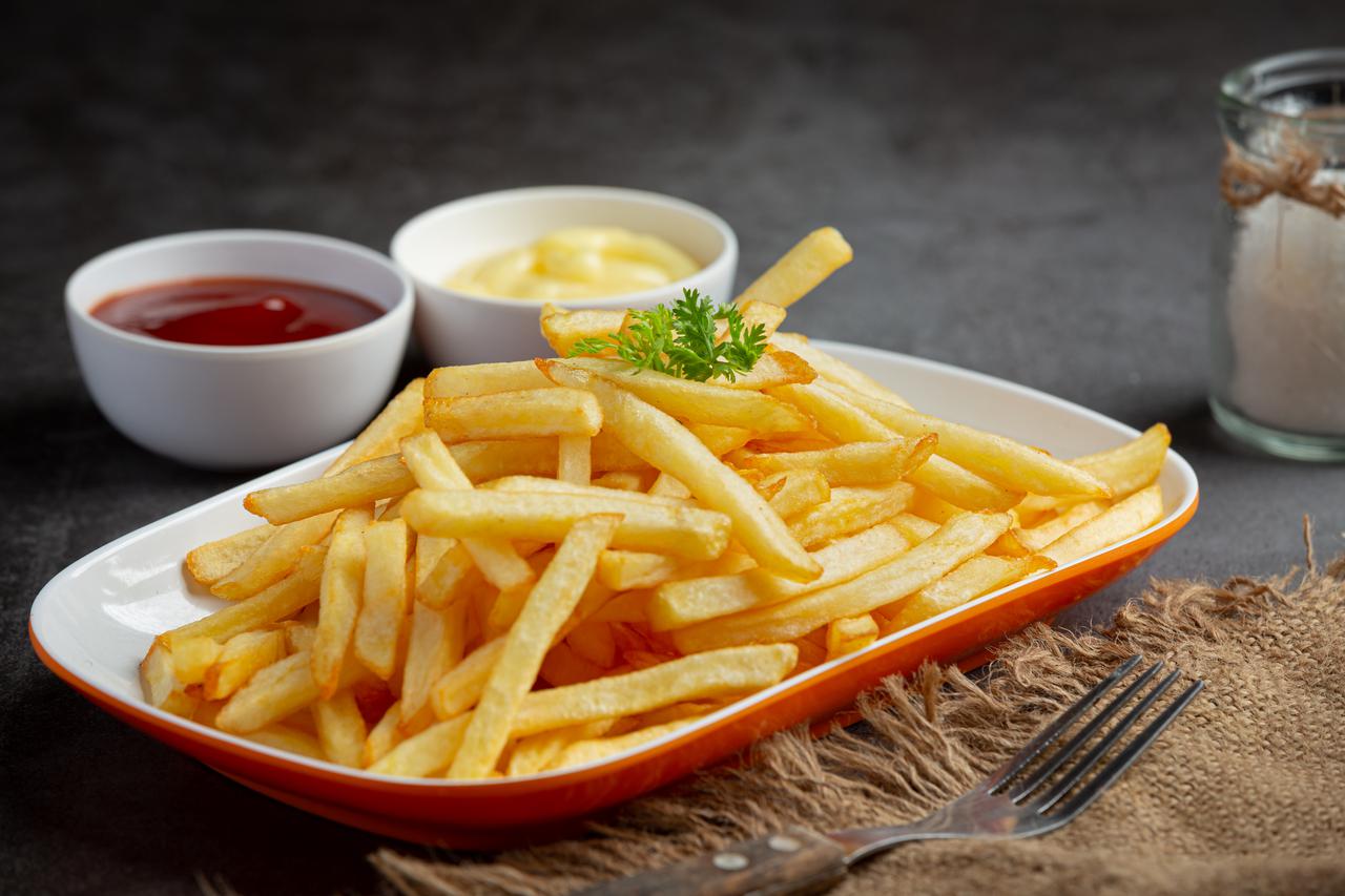 crispy-french-fries-with-ketchup-mayonnaise(0).jpg