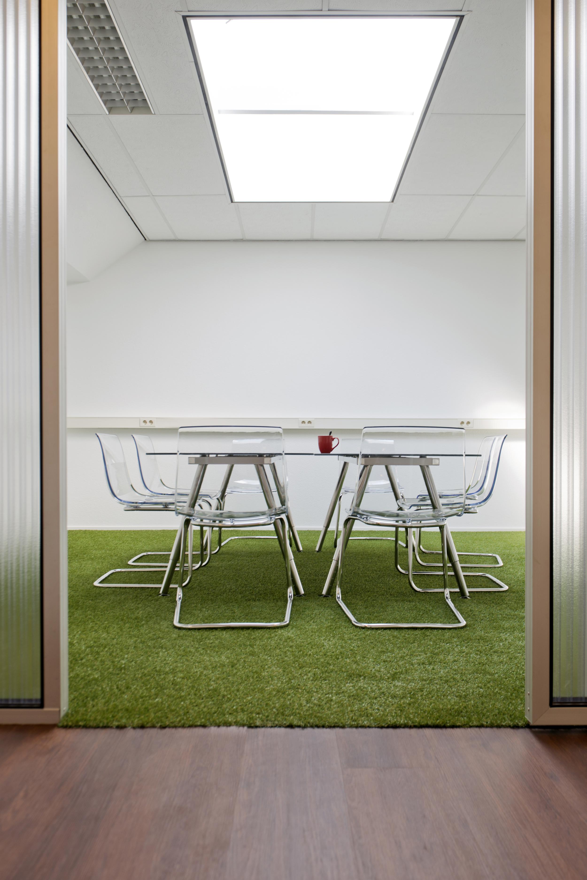 54124-modern-meeting-room-in-office-2025-04-04-18-08-34-utc.jpg