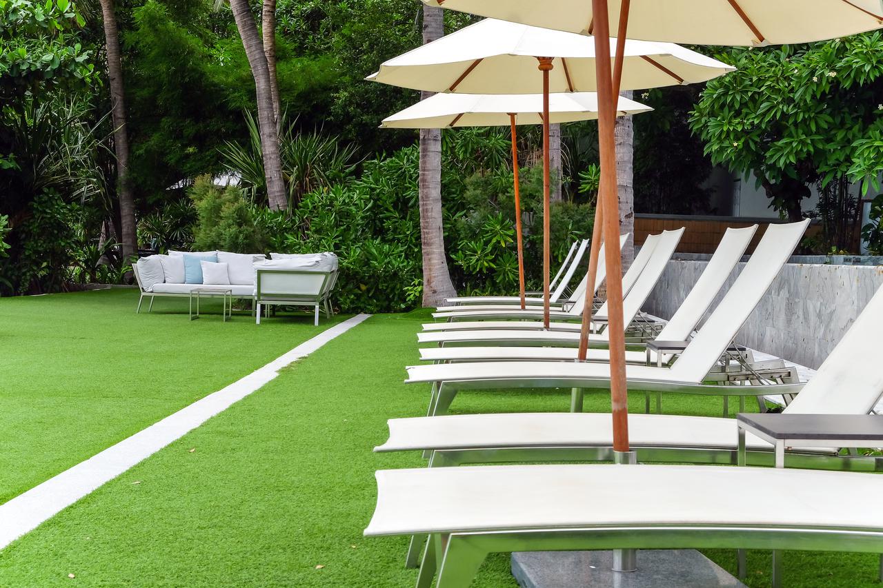 chaise-longue-at-the-pool-in-tropical-resort-2025-03-10-08-44-05-utc.jpg