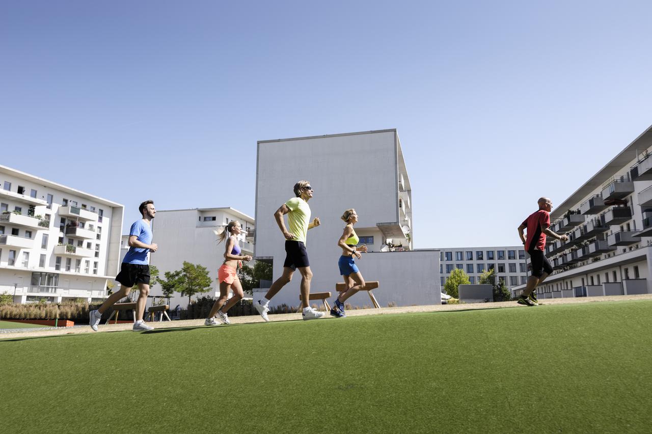 mature-trainer-running-with-small-group-of-adults-2025-04-03-06-00-43-utc.jpg
