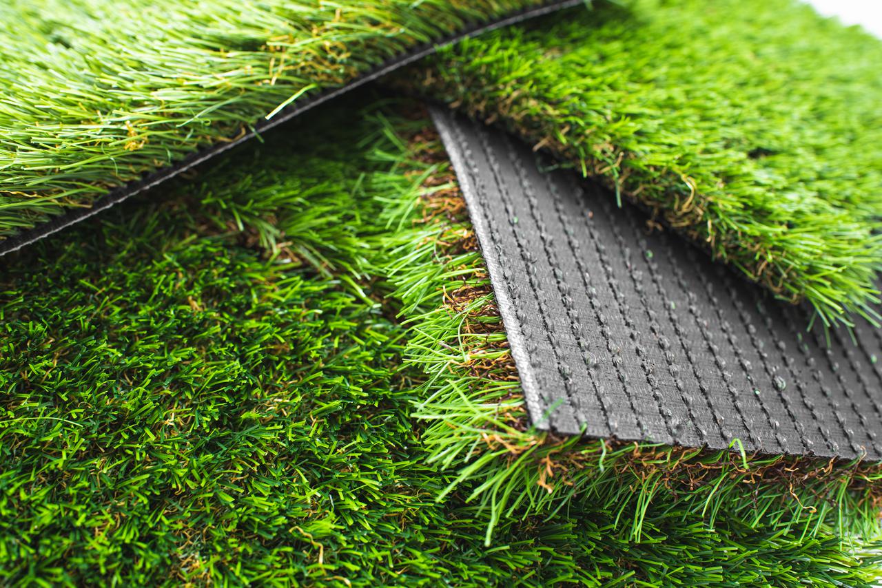 detail-of-types-of-artificial-grass-in-a-sample-bo-2024-10-18-17-36-28-utc.jpg