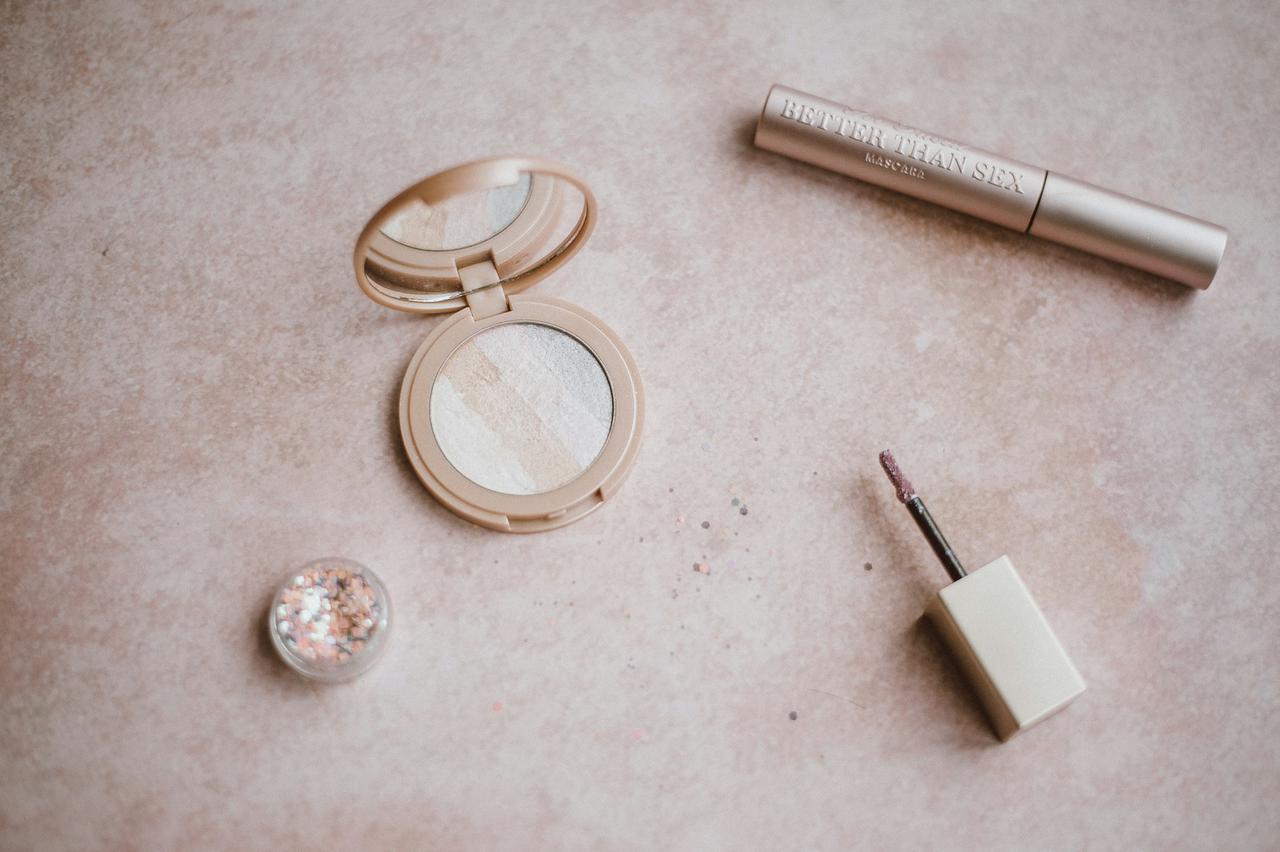 powder, highlighter, compact,mirror, mascara, lip gloss, glitter,