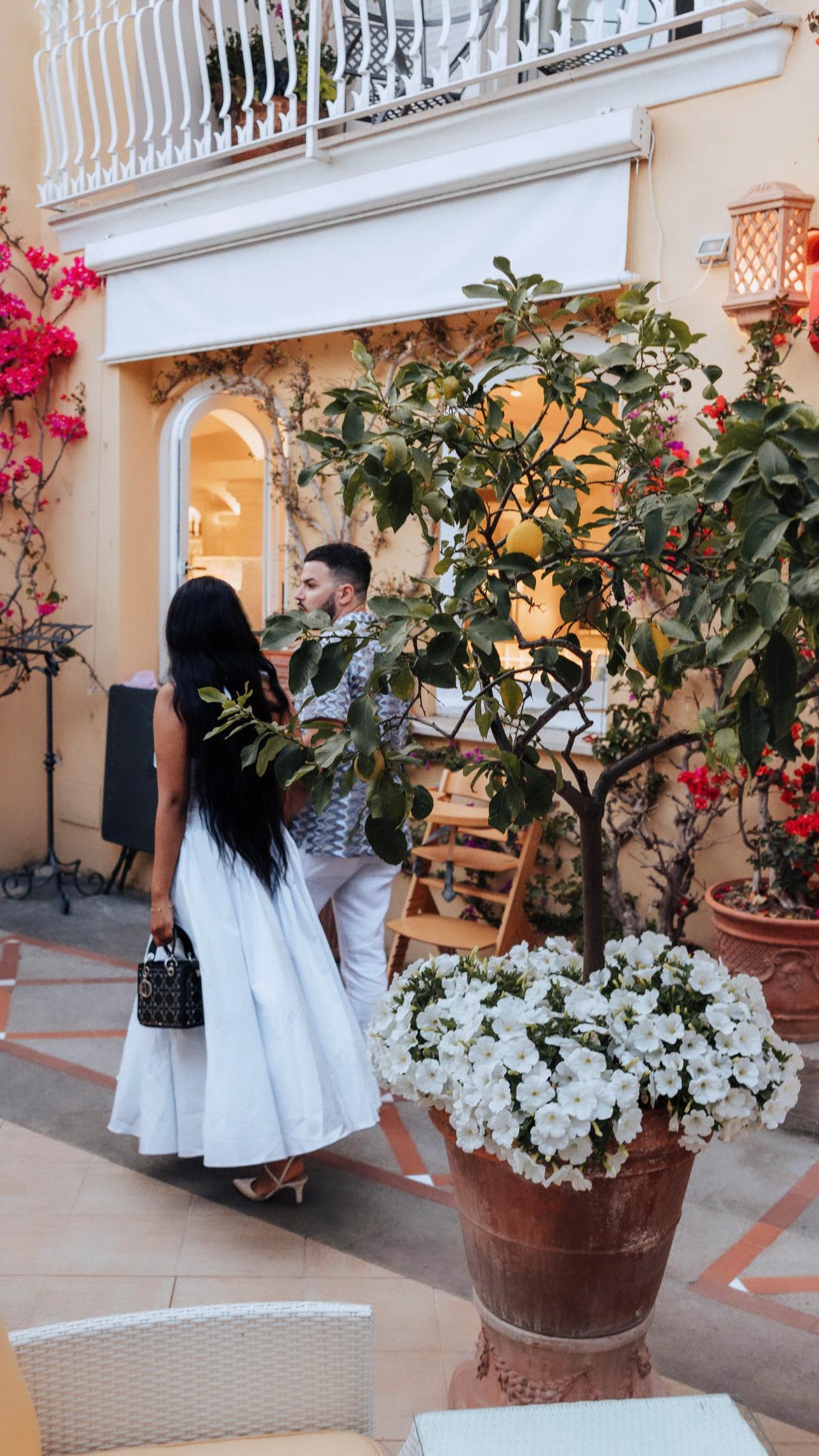 Luxury wedding invitation with champagne and flowers