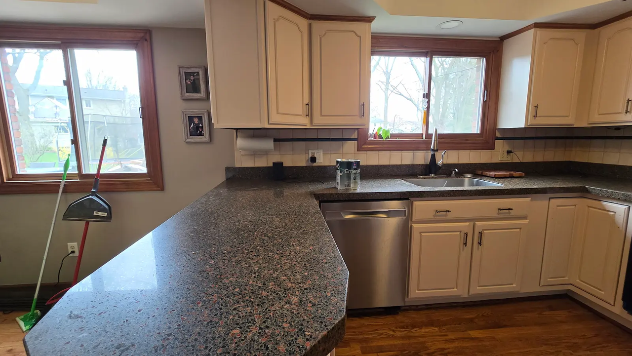 kitchen-cabinet-refinish-sherwin-williams-livonia.webp