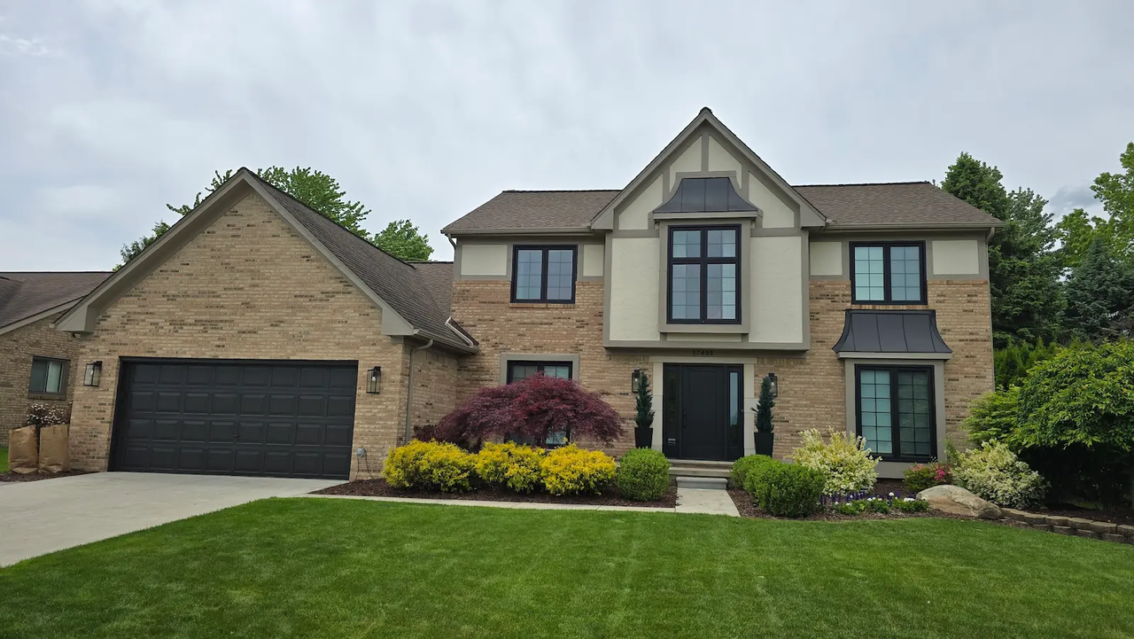 sherwin-williams-tri-tone-canvas-tan-sycamore-tan-black-magic.webp