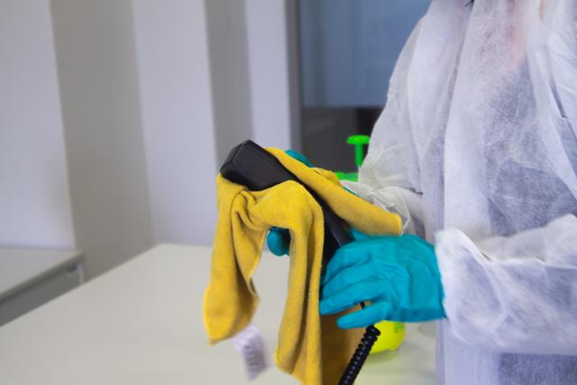 employee at a medical facility cleaning services company in Morris County, NJ following OSHA healthcare procedures